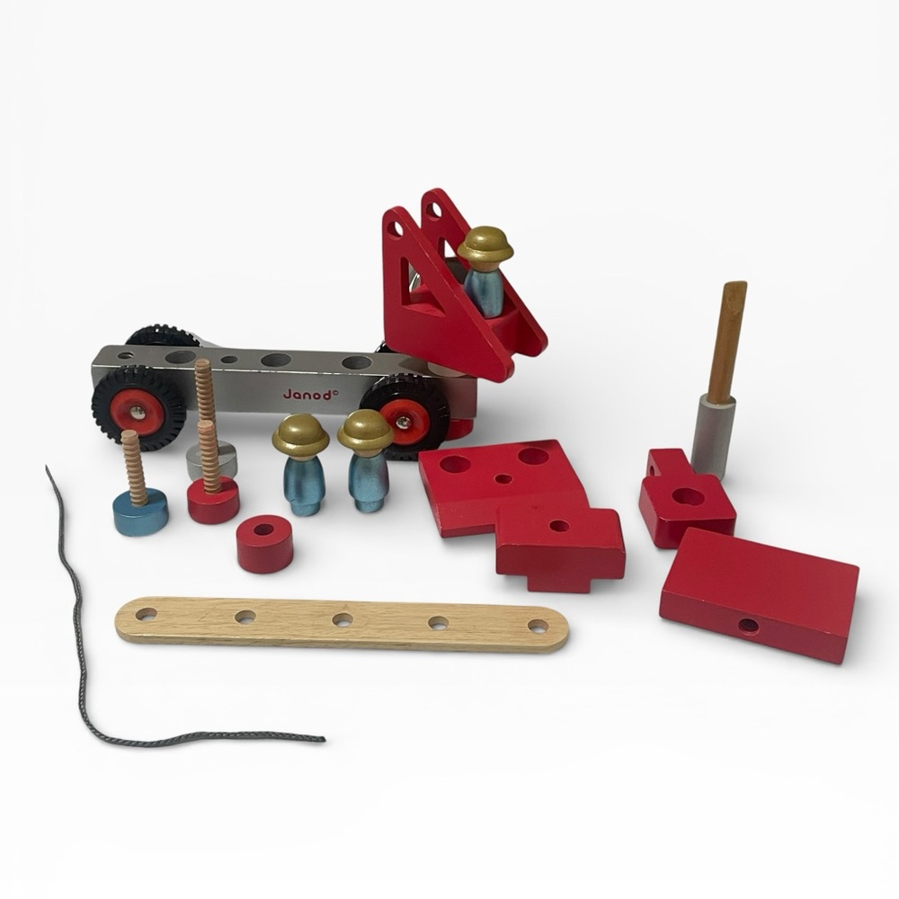 Janod Wooden Truck Construction Pull Toy Creative Montessori Learning STEM Wood‎